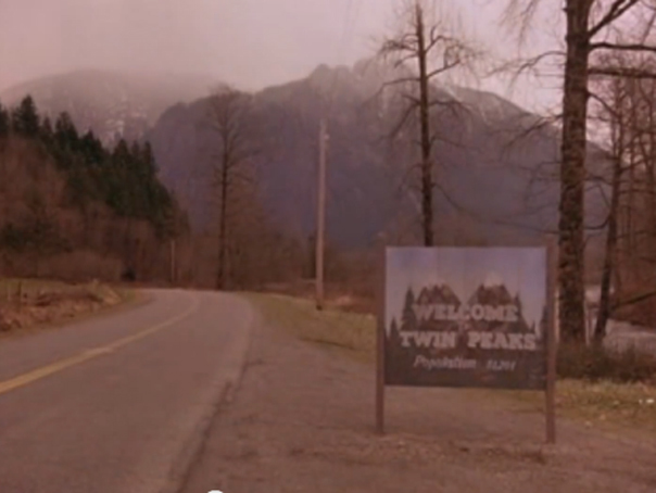 Imaginea articolului Regizorul David Lynch va lansa o serie de produse pentru fani cu teme din serialul „Twin Peaks”