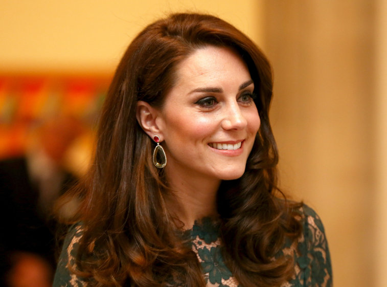 Imaginea articolului Kate Middleton TOPLESS: Ducesa de Cambridge cere despăgubiri de 1,5 milioane de euro pentru o serie de fotografii private publicate de paparazzi