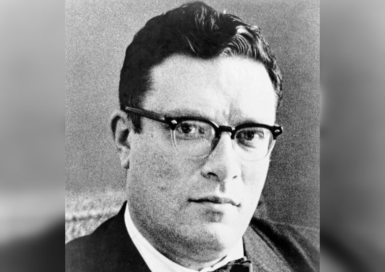 Imaginea articolului Se împlinesc 100 de ani de la naşterea lui Isaac Asimov, autorul care a schimbat ştiinţa şi literatura de ficţiune