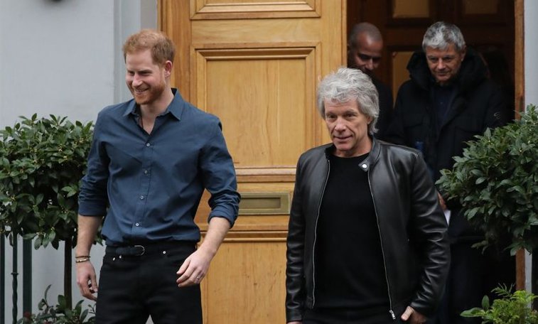 Imaginea articolului William sau Harry, cine cântă mai bine? Rockerul Jon Bon Jovi răspunde | VIDEO
