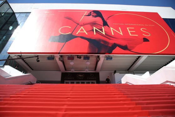 Imaginea articolului Cannes: după anularea Festivalului de Film, Palatul de pe Croazetă e transformat în adăpost pentru cei fără domiciliu