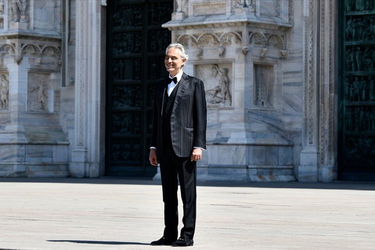 Imaginea articolului VIDEO Concertul-rugăciune susţinut de Andrea Bocelli de Paşti la Domul din Milano a stabilit un nou record pe YouTube