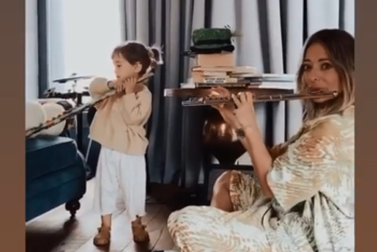 Imaginea articolului Momente pline de emoţie şi note muzicale în familia Deliei. Cine este noua vedetă a familiei Matache. VIDEO