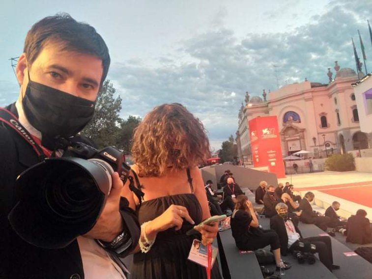 Imaginea articolului Octavian Micleuşeanu, fotograf român la Veneţia, te duce în culisele Festivalului de Film. „Arta trebuie să meargă înainte”
