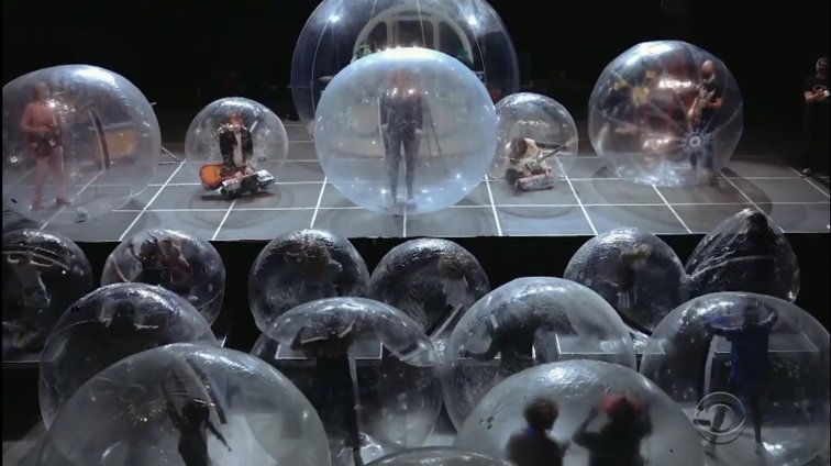Imaginea articolului Metoda revoluţionară prin care poţi să mergi la concert în pandemie: fiecare în bula lui