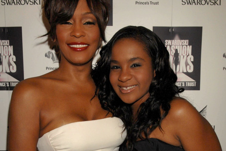 Imaginea articolului Viaţa lui Whitney Houston şi a fiicei sale, Bobbi Kristina: Talent, spectacol şi tragedie, surprinse în documentarul „Didn’t we almost have it all”