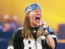 Imaginea articolului Axl Rose i-a rupt nasul unui fan. Decizia luată de solistul trupei Guns N' Roses

