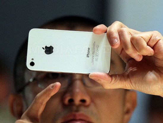 Apple a lansat cel de-al patrulea iPhone (Imagine: Mediafax Foto/AFP)