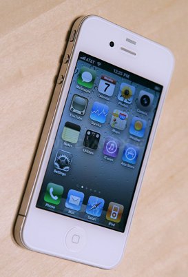 Apple a lansat cel de-al patrulea iPhone (Imagine: Mediafax Foto/AFP)