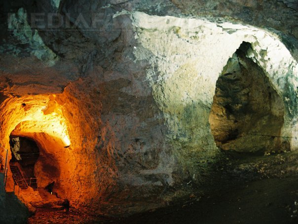 Imaginea articolului Premieră în România: Spectacole de teatru în peşteră. Cum au reacţionat spectatorii