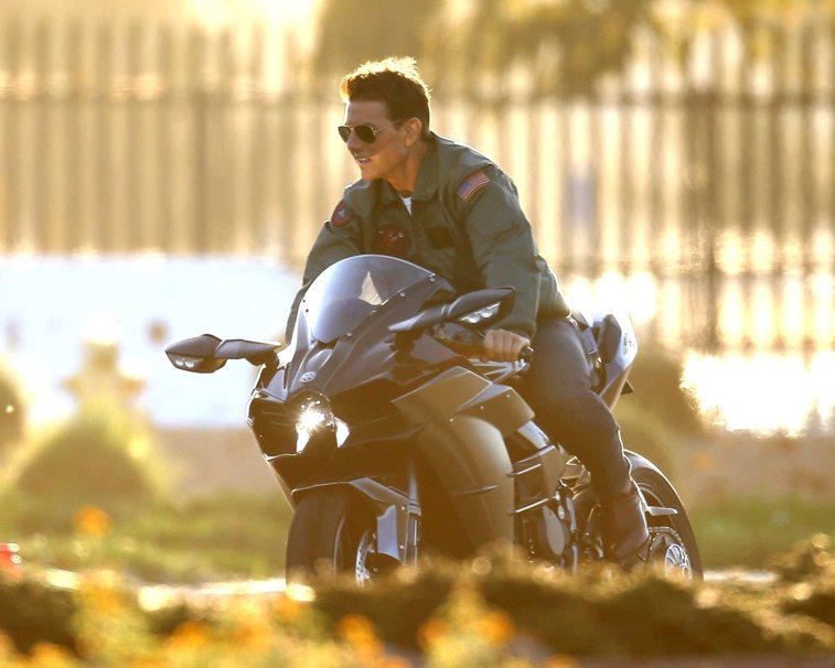 Imaginea articolului Tom Cruise vrea să îşi mute cascadoriile în spaţiu. Actorul este în negocieri cu SpaceX şi cu NASA