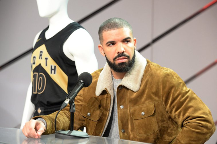 Imaginea articolului Drake scrie istorie. Artistul are cel mai mare număr de hituri în Top 10 Billboard