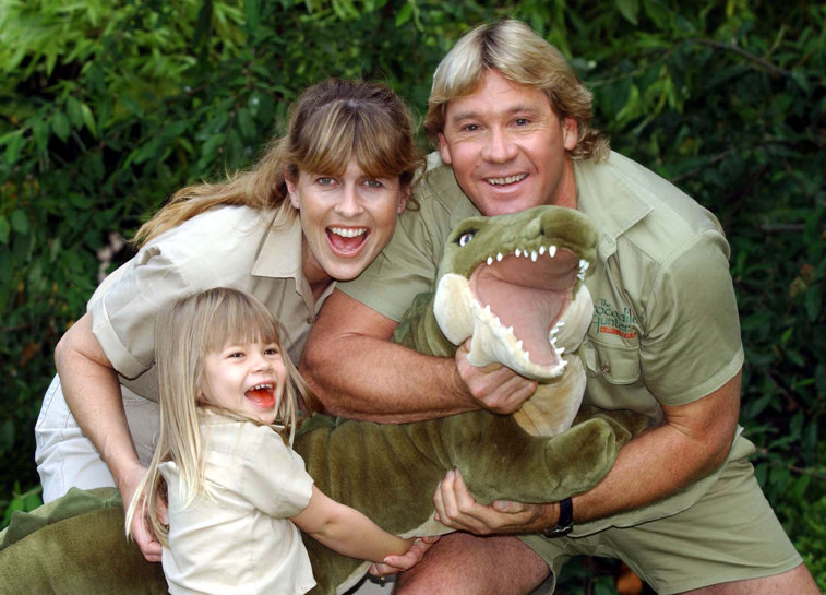 Imaginea articolului Au trecut 14 ani de când vânătorul de crocodili, Steve Irwin, s-a stins din viaţă. Familia i-a adus omagiu pe reţelele de socializare