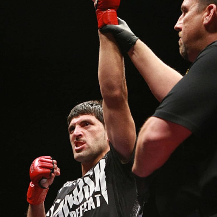 Imaginea articolului Transformare incredibilă pentru un luptător de MMA. Mexicanul Diego Garijo trăieşte o viaţă dublă