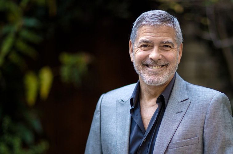 Imaginea articolului George Clooney vorbeşte despre activităţile sale din carantină. Actorul şi soţia sa îşi trimit încă scrisori de dragoste