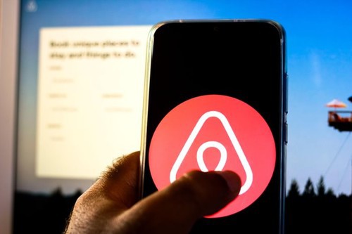 Imaginea articolului Airbnb introduce un instrument de protecţie în perioada de pandemie. Gazdele vor putea verifica dacă oaspeţii sunt sănătoşi şi nu au simptome