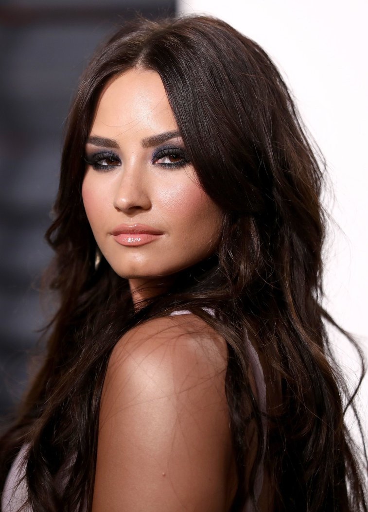 Imaginea articolului Demi Lovato dezvăluie că se identifică ca fiind o persoană non-binară. Ce înseamnă asta
