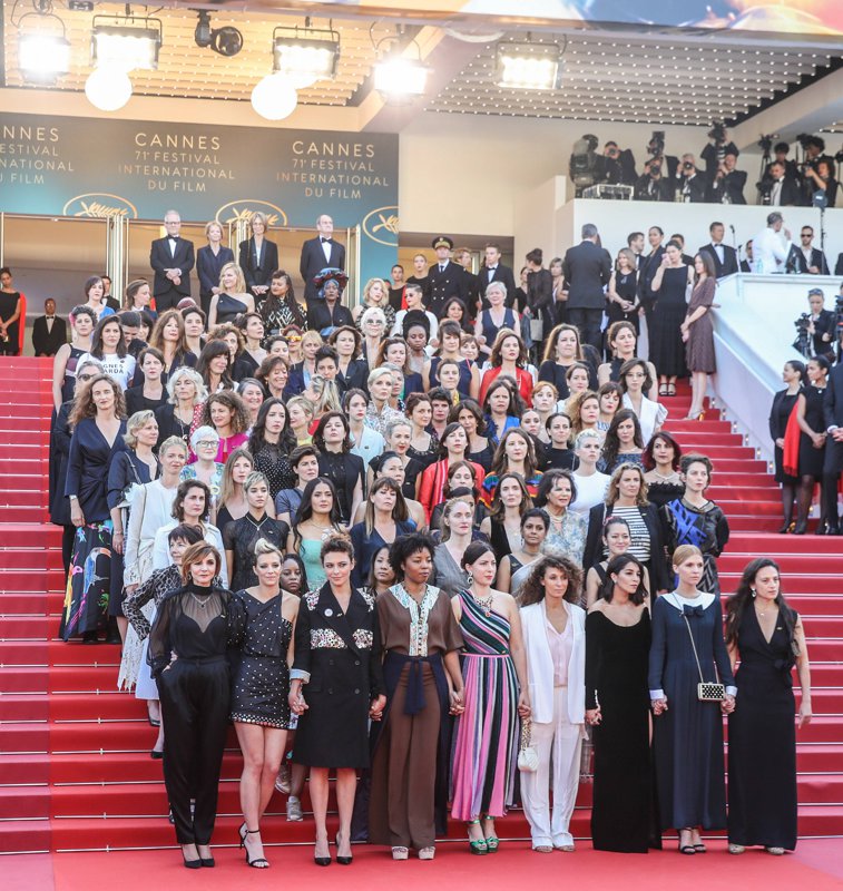 Imaginea articolului FOTO Top-ul ţinutelor care au strălucit pe covorul roşu, la Festivalul de Film de la Cannes 2021

