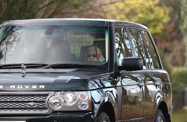 Imaginea articolului Maşina Range Rover condusă de Regina Elisabeta a fost scoasă la vânzare. Preţul este unul incredibil de mic