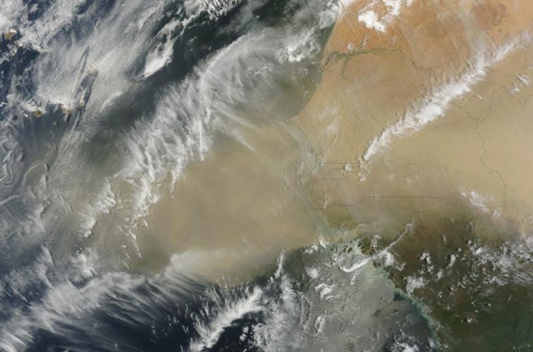 Imaginea articolului ANM: Un val de aer cald va aduce particule de praf saharian. Ce temperaturi vor fi în zilele următoare