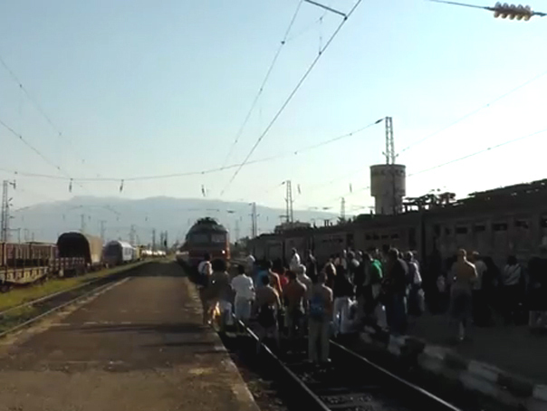 Imaginea articolului Un tren din Bulgaria, deturnat de pasageri furioşi - VIDEO