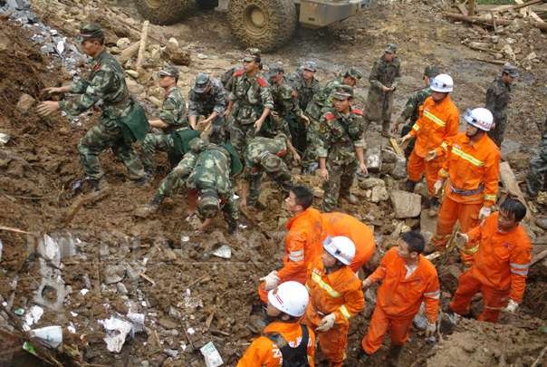 Imaginea articolului Alunecarea de teren produsă joi în sud-vestul Chinei s-a soldat cu moartea a 18 elevi