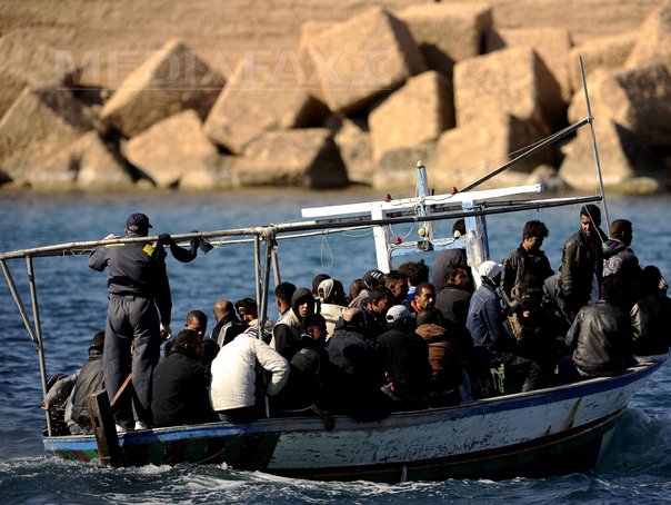Imaginea articolului Un vas cu imigranţi a naufragiat în timp ce se îndrepta spre Italia. Trei femei au murit 