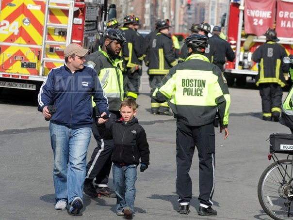 Imaginea articolului EXPLOZIILE din BOSTON: Anchetatorii americani încearcă să identifice doi suspecţi