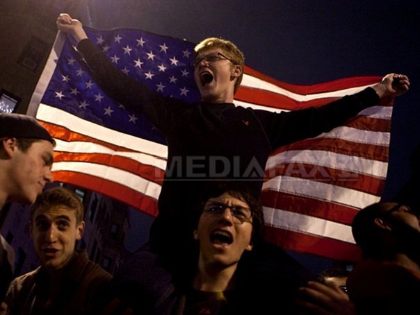 Imaginea articolului FERICIRE în BOSTON: De la oraşul pustiu la străzile invadate de muzică şi drapele SUA. Americanii sărbătoresc prinderea celui de-al doilea suspect în cazul atentatului - FOTO, VIDEO