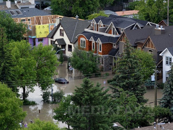 Imaginea articolului INUNDAŢII ÎN CANADA: Autorităţile estimează pagube de miliarde de dolari în provincia Alberta - FOTO