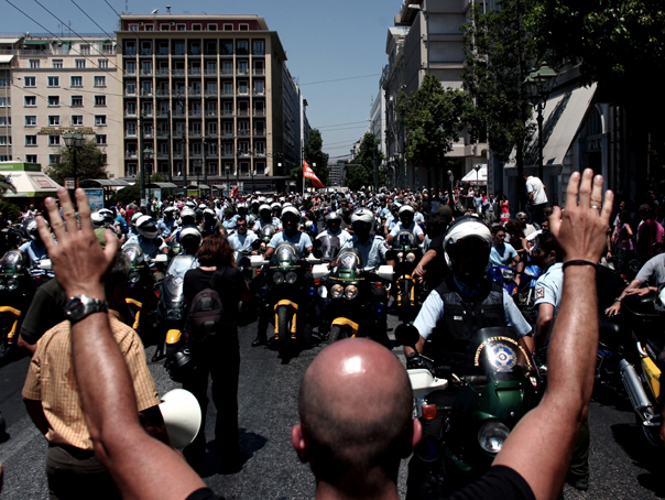 Imaginea articolului VIOLENŢE în GRECIA: Confruntări între poliţie şi protestatari au avut loc în mai multe oraşe