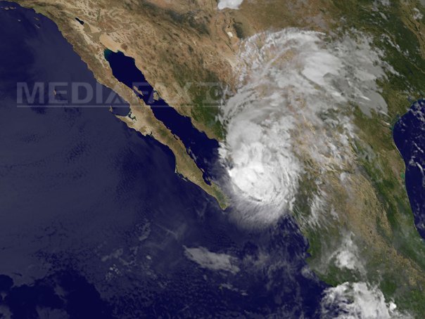 Imaginea articolului Uraganul Manuel a atins uscatul în nord-vestul Mexicului - FOTO