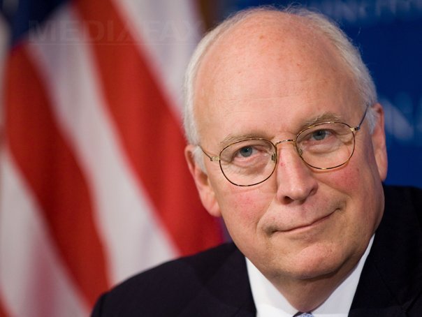 Imaginea articolului Dick Cheney purta un defibrilator modificat pentru a evita manipulările teroriste
