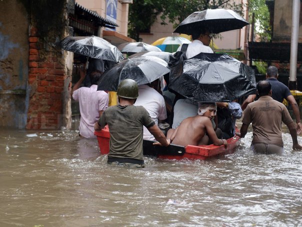 Imaginea articolului Inundaţiile au provocat cel puţin 48 de morţi în estul Indiei