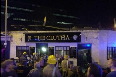 Imaginea articolului Un elicopter s-a prăbuşit peste clădirea unui bar în oraşul scoţian Glasgow