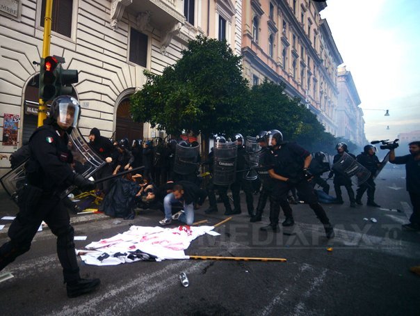 Imaginea articolului Mai multe proteste antiguvernamentale s-au încheiat cu incidente violente în Italia