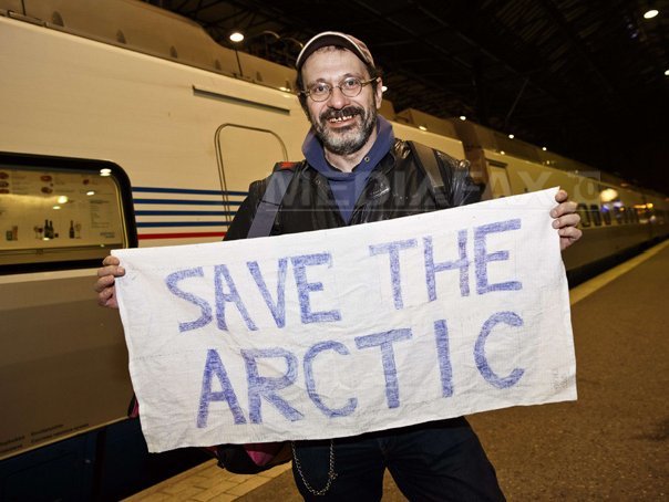 Imaginea articolului Un prim activist Greenpeace arestat în Rusia a părăsit Sankt-Petersburg: Sunt îngrijorat pentru cei care locuiesc în Rusia