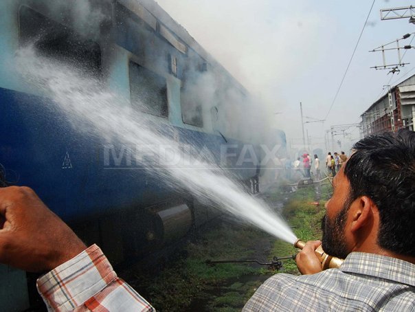 Imaginea articolului Cel puţin 23 de persoane au murit în urma unui incendiu la bordul unui tren în sudul Indiei