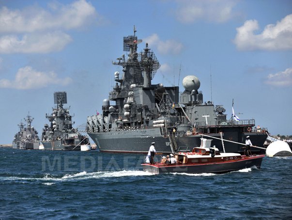 Imaginea articolului Flota rusă la Marea Neagră ar fi dat un ULTIMATUM forţelor ucrainene din Crimeea să se predea până marţi. Parlamentul de la Kiev i-a cerut lui Putin să nu mobilizeze forţele ruse în Ucraina