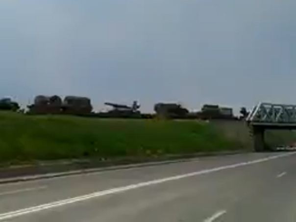 Imaginea articolului LiveLeak: Tren încărcat cu echipamente militare, în apropiere de Constanţa - VIDEO