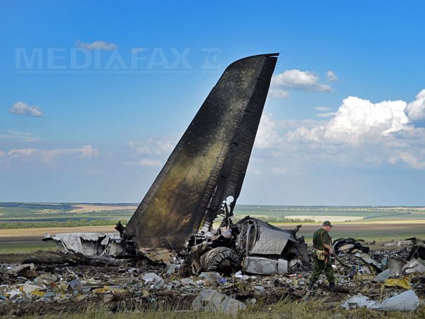 Imaginea articolului Un avion militar ucrainean cu 49 de oameni la bord a fost DOBORÂT. Toţi pasagerii au murit. REACŢIA preşedintelui Ucrainei - FOTO, VIDEO