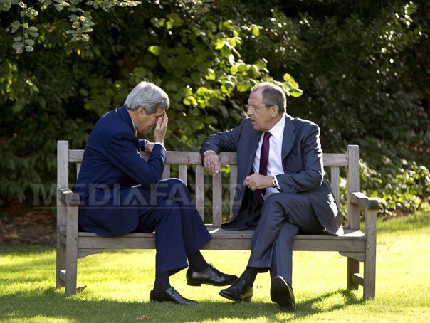 Imaginea articolului Serghei Lavrov şi John Kerry au discutat pe o bancă din Paris