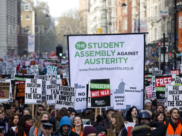 Imaginea articolului Mii de studenţi au protestat la Londra faţă de taxele de şcolarizare