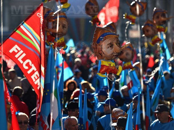Imaginea articolului GREVĂ GENERALĂ în Italia: Manifestaţii în 54 de oraşe, contra politicilor lui Renzi. Zeci de mii de italieni au protestat