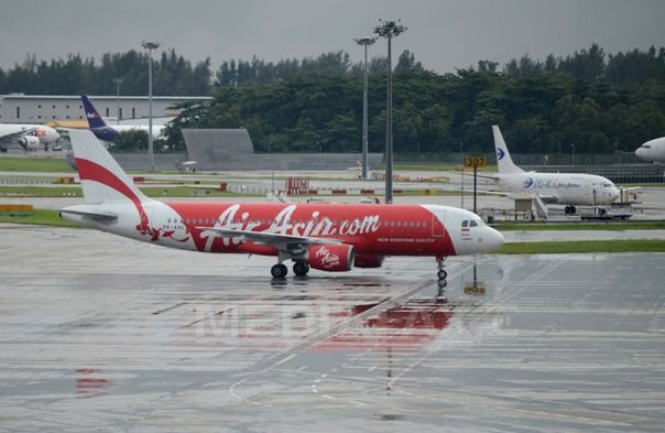 Imaginea articolului Un avion al companiei malaysiene AirAsia cu 162 de oameni la bord A DISPĂRUT. Aeronava s-ar fi PRĂBUŞIT. Căutarea avionului a fost reluată luni - FOTO