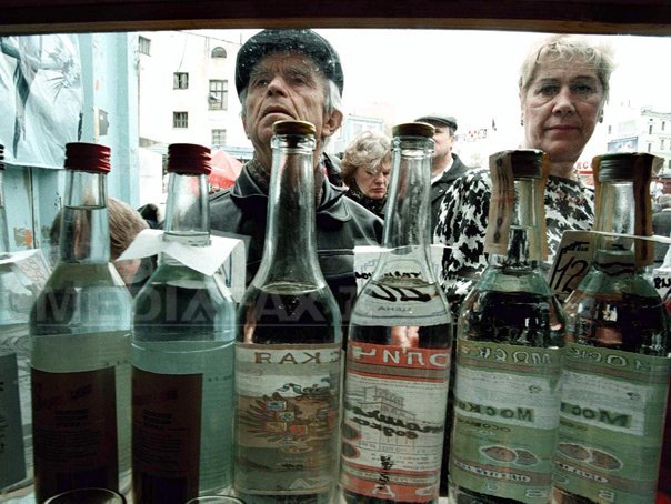 Imaginea articolului Rusia ieftineşte vodca, după creşterea comerţului de contrabandă