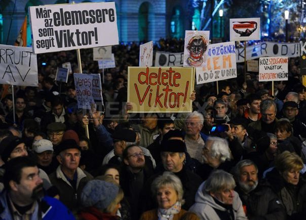 Imaginea articolului Sute de persoane au manifestat la Budapesta împotriva corupţiei în rândul oficialilor