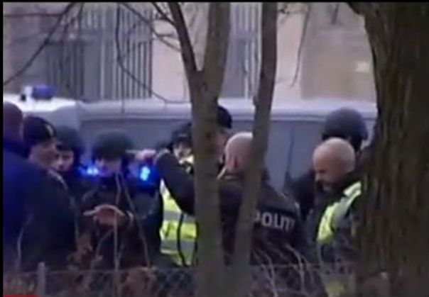 Imaginea articolului ALERTĂ în Danemarca. Un al doilea ATAC armat a avut loc la Copenhaga. Poliţia daneză anunţă că l-a împuşcat pe presupusul autor al atacurilor - VIDEO