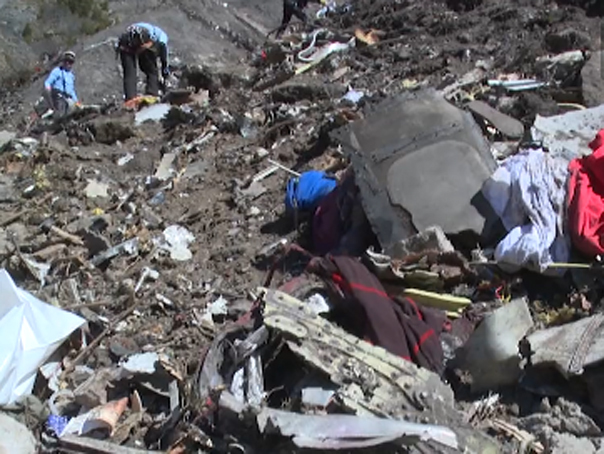 Imaginea articolului PRIMELE IMAGINI de la sol cu locul prăbuşirii avionului Germanwings - VIDEO