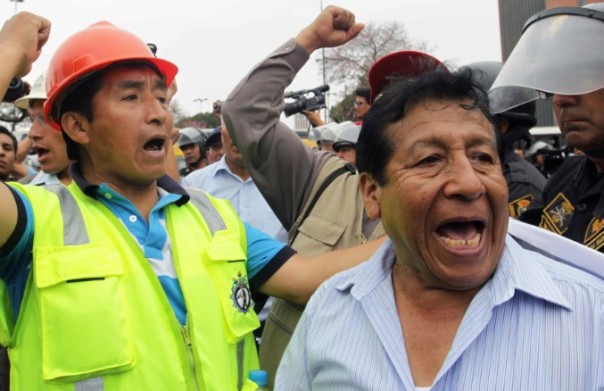 Imaginea articolului STARE DE URGENŢĂ, decretată în Peru din cauza unor proteste violente